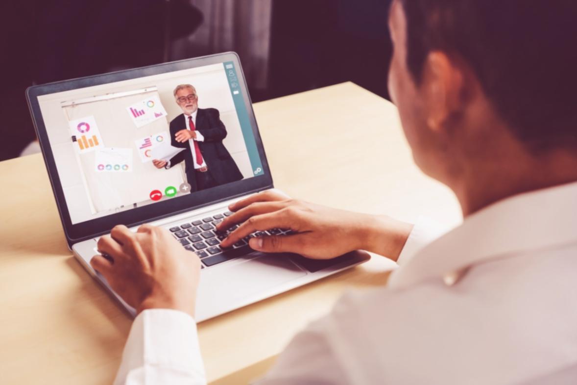 Espacio de trabajo colaborativo donde se facilita comunicación abierta entre estudiantes e instructores